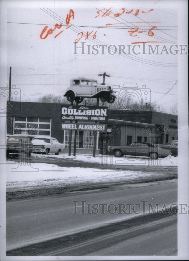 1970 Press Photo Utica Collision Van Dyke and South De - Historic Images