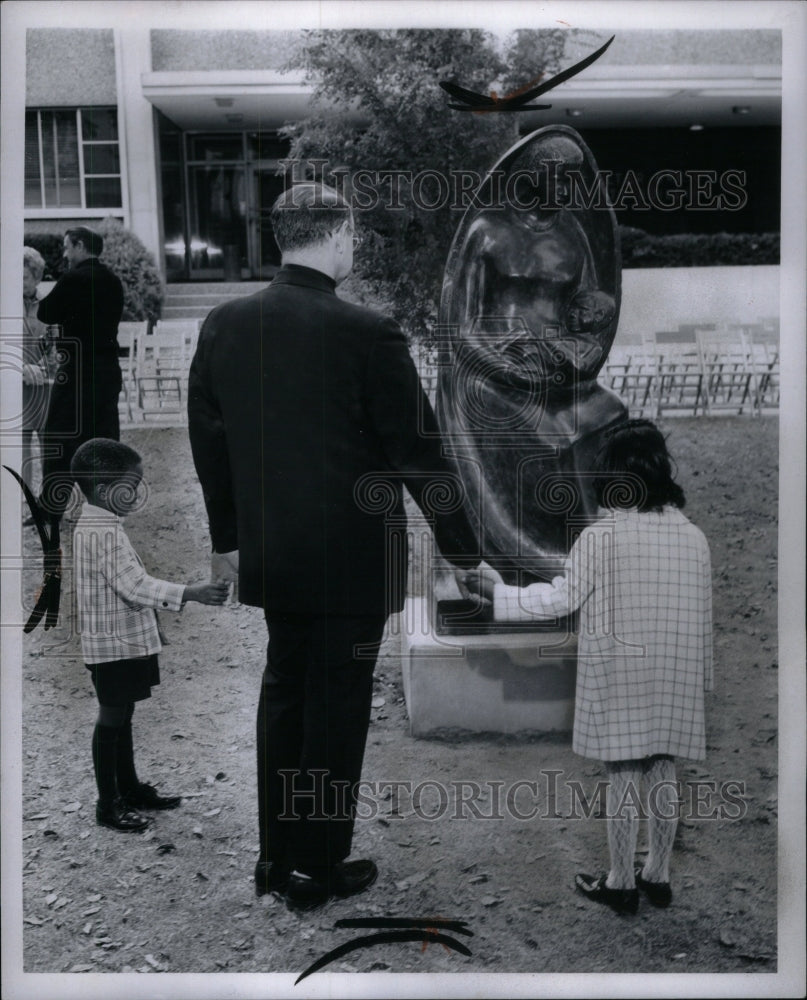 1969 Press Photo Art Sculpture Black Madonna Child - Historic Images