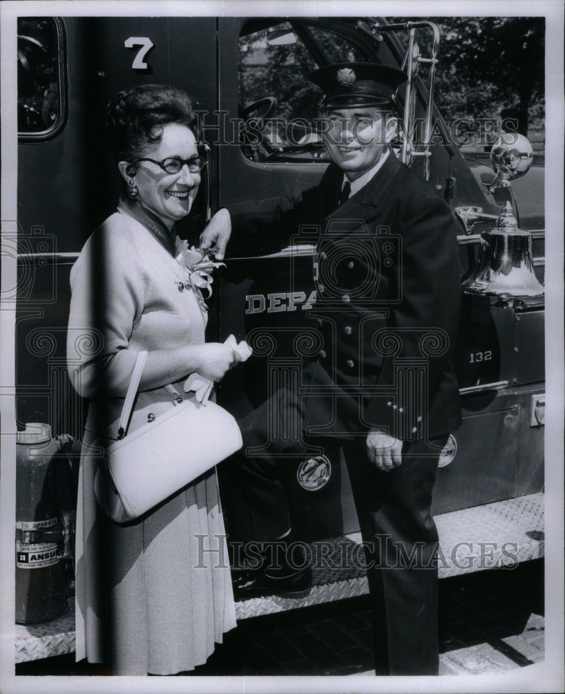 1970 Press Photo Detroit Firefighter Joseph Smigielski - RRU63927 - Historic Images