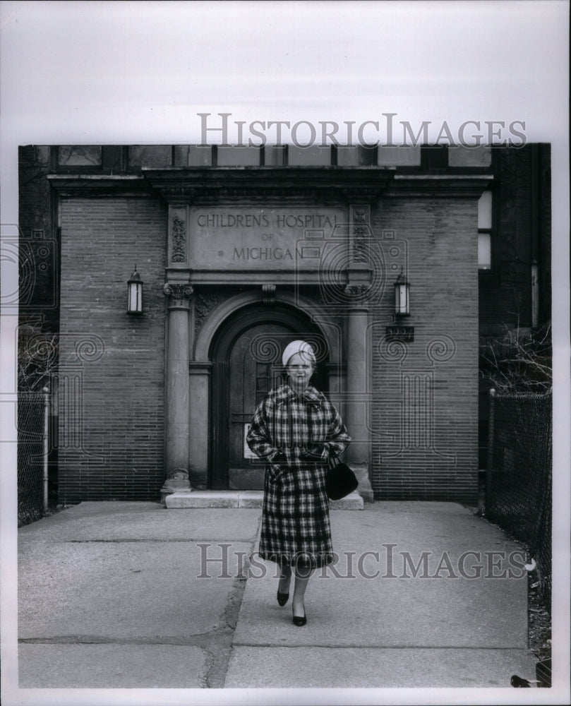 1965 Press Photo Mrs. Gerard Slattery Children Hospital - RRU64049 - Historic Images