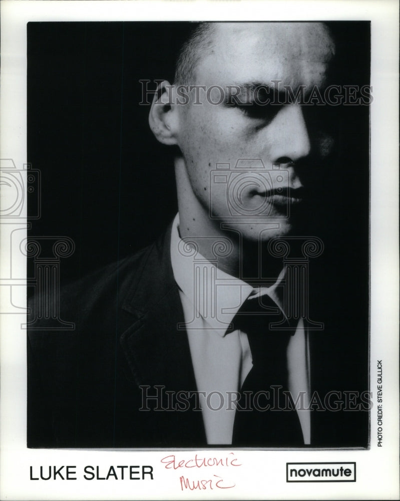 2002 Press Photo Luke Slater English musician producer - RRU64105 - Historic Images