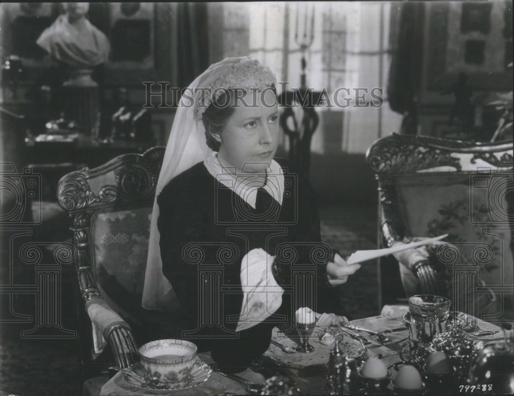 1957, Irene Dunne Actress The Mudlark Queen - RRU64759 - Historic Images