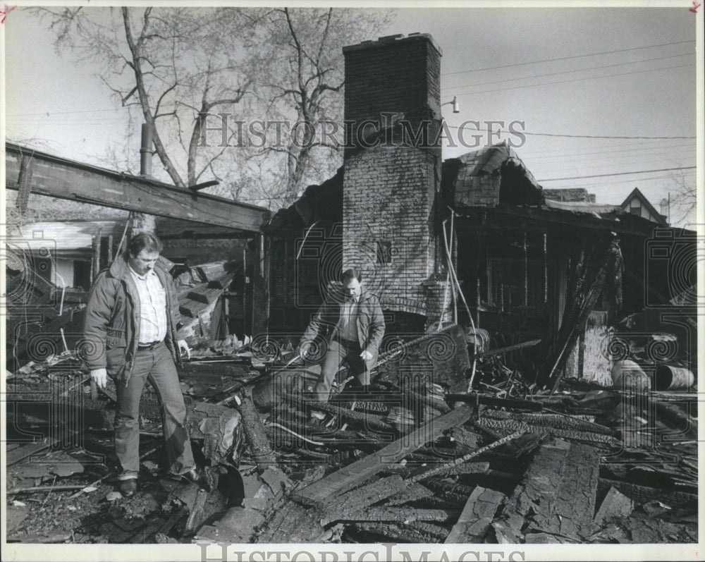 1984 Press Photo Fire Indian Village Tennis Club Detroi - RRU64899 - Historic Images