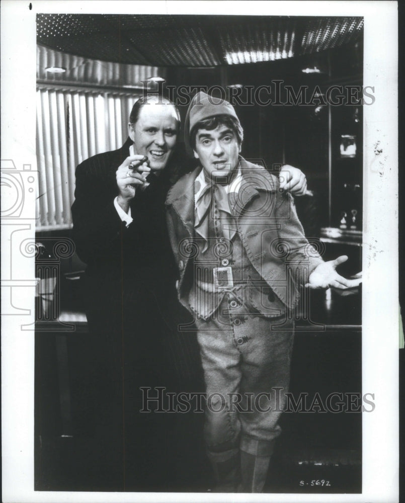 1989 Press Photo John Lithgow Dudley Moore Santa Claus - RRU64999 - Historic Images