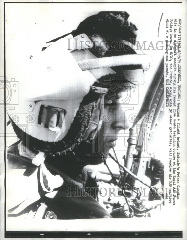 1971 Press Photo Britain&#39;s Prince Charles In Aircraft - RRU65081 - Historic Images