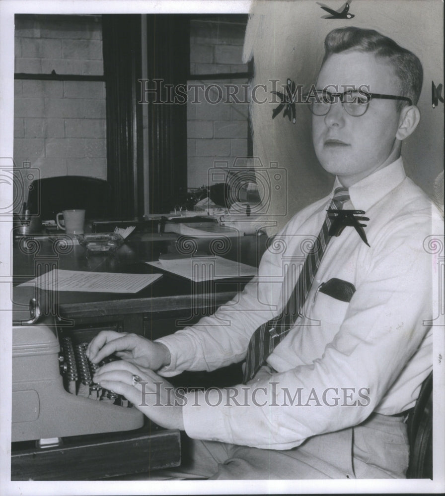 1957 Press Photo William W. Hanks Assistant To Lindemer - RRU65091-Historic Images