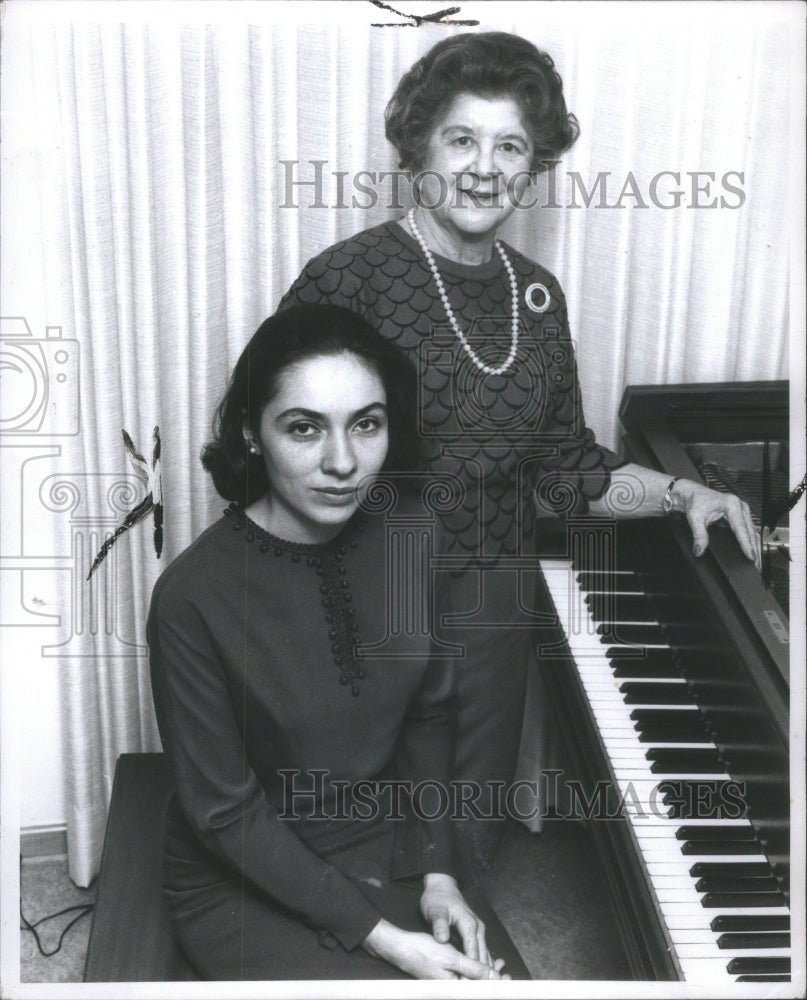 1962 Pianist Ruth Meckler - Historic Images