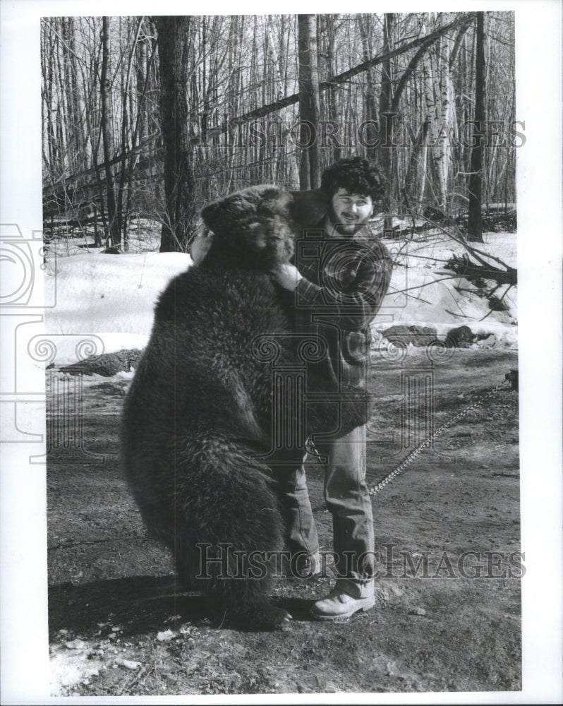 1987 Farmer Randy Metzger with bear-Historic Images