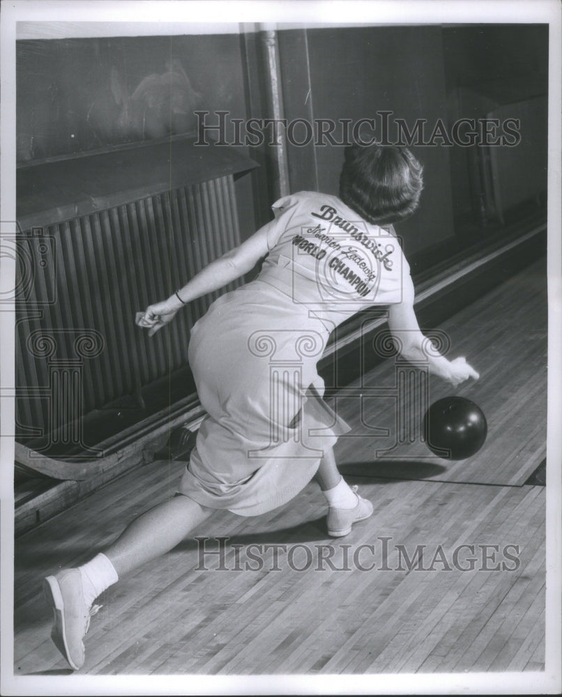 1952 World Champion Bowler Marion Ladewig - Historic Images