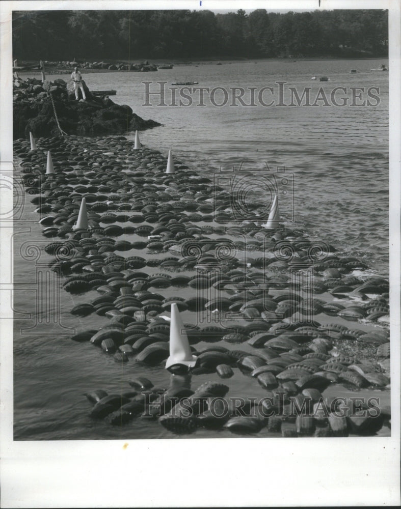 1977 Press Photo Used Tire Breakwaters in Newington N.H - RRU65457 - Historic Images