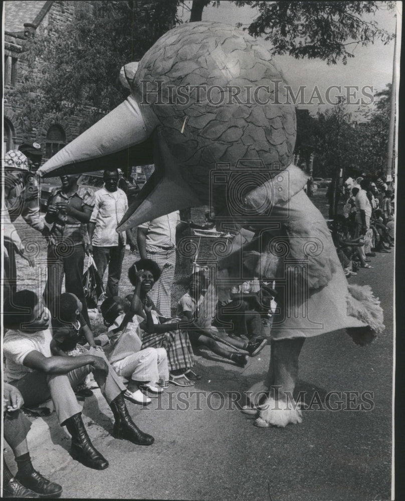 1973 Press Photo Big Bird at the Billiken Day Parade - RRU65479 - Historic Images