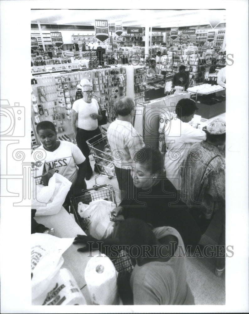 1988 Shopping The Family Dollar Store - Historic Images