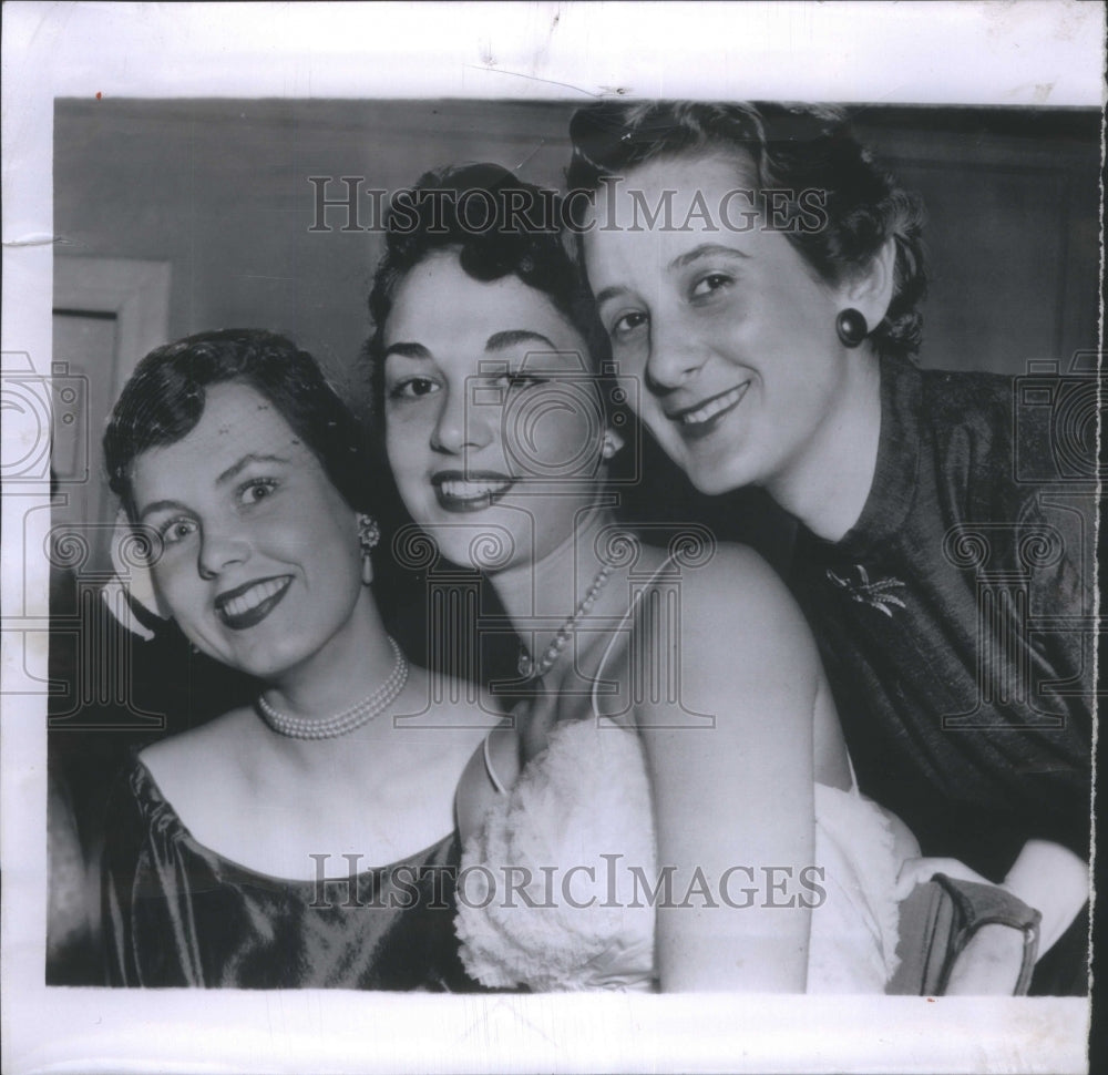 1955 Press Photo International Azalea Queen And Court - Historic Images