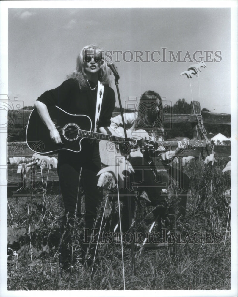 1994 Press Photo Renae Bernard &amp; Nancy Douglas - RRU67047 - Historic Images