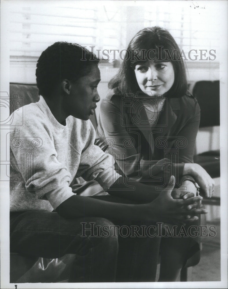 1982 Anita Gillette and DeVoreaux White - Historic Images