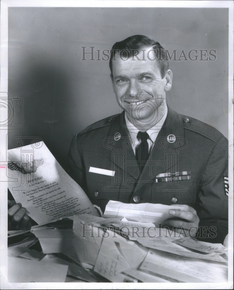 1966 Press Photo Sgt. James Souder-Air Force Recruiter - Historic Images