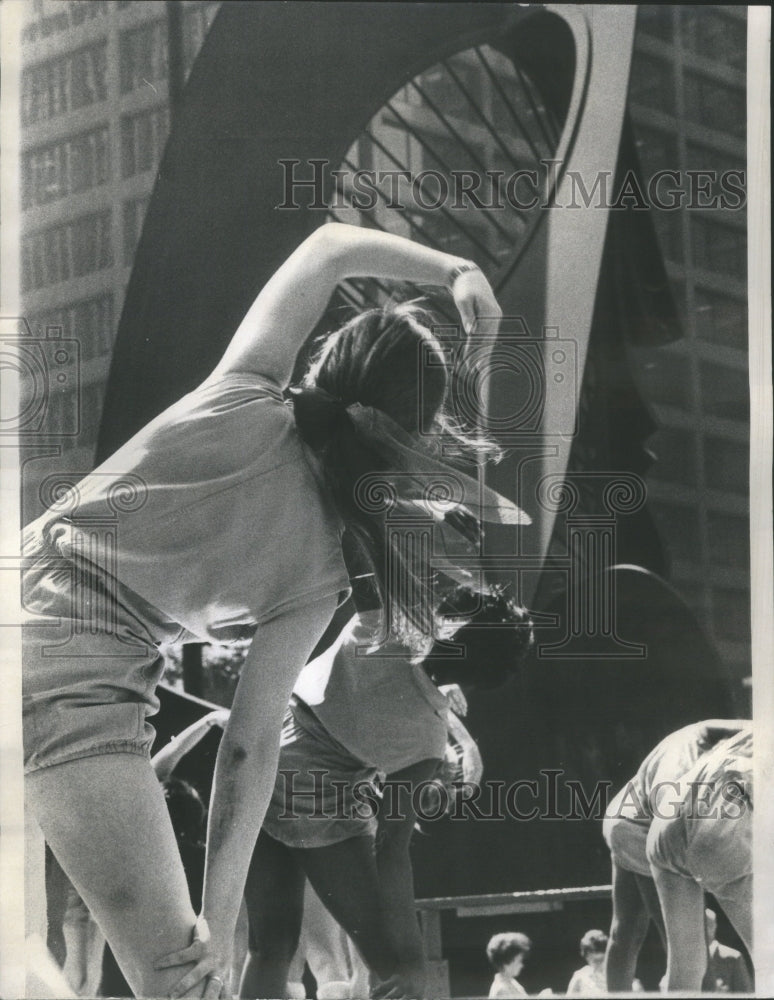 1969 Press Photo CHICAGO YOUTH WEEK HARPER SCHOOL GIRLS - RRU68211 - Historic Images