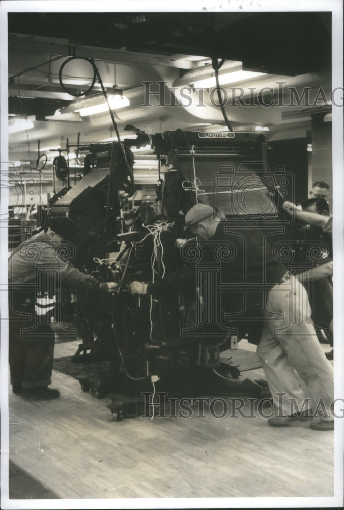 Press Photo men work machine - RRU68677 - Historic Images