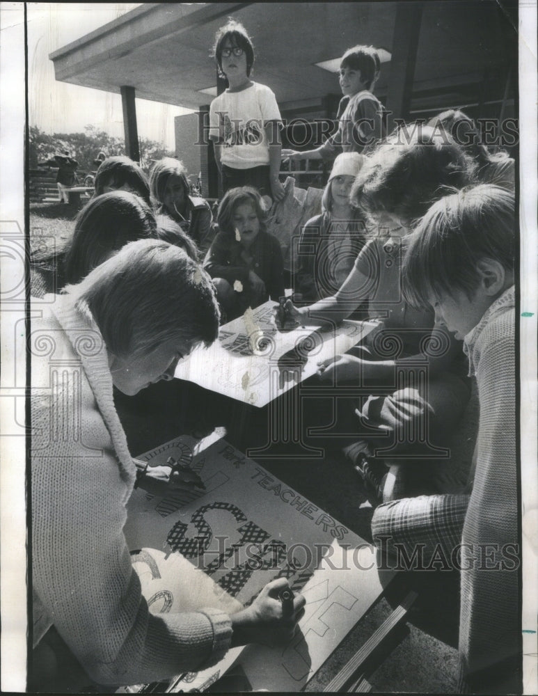 1974 Press Photo Chicago Teachers Strike Oak Park - RRU68861 - Historic Images