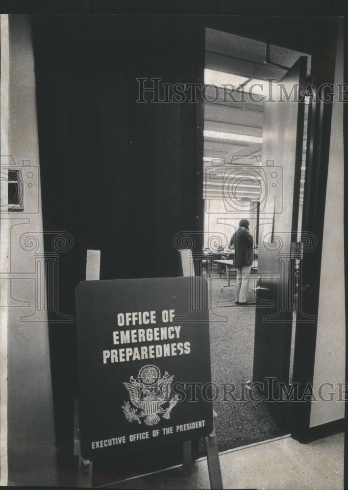 1971 Press Photo Office Emergency US Government Dirkson - Historic Images