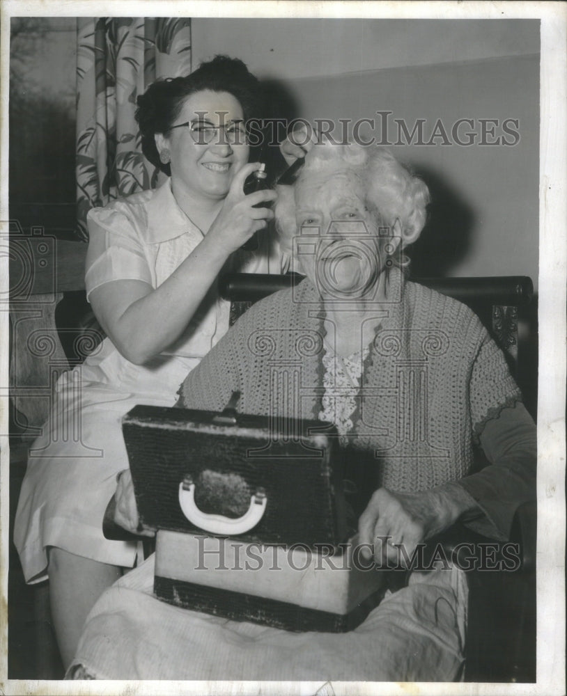 1955, Hir Dressers Visit Bohemian Home - RRU69123 - Historic Images