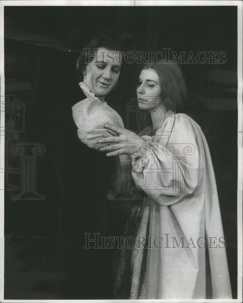 1964 Press Photo John Heffernan &amp; Lorna Lewis &quot;Luther&quot; - Historic Images