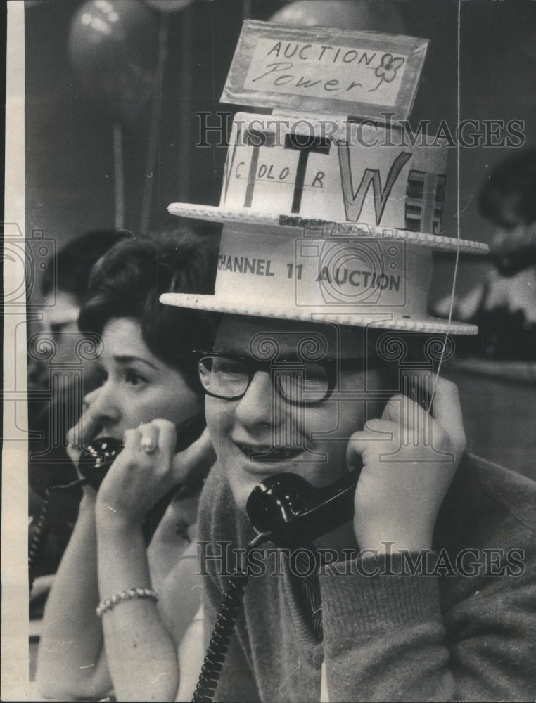 1964 Press Photo Volunteers Channel 11 studio screen - RRU69945 - Historic Images