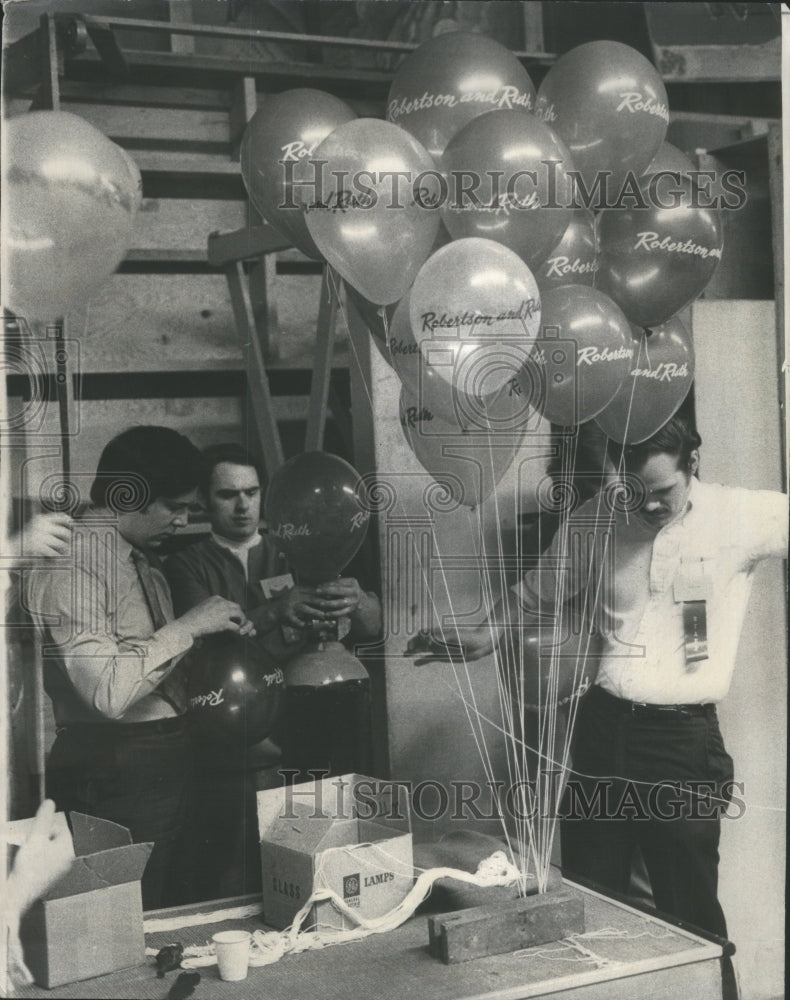 1970 Worker Blow Balloon Smarathon WTTW-Historic Images