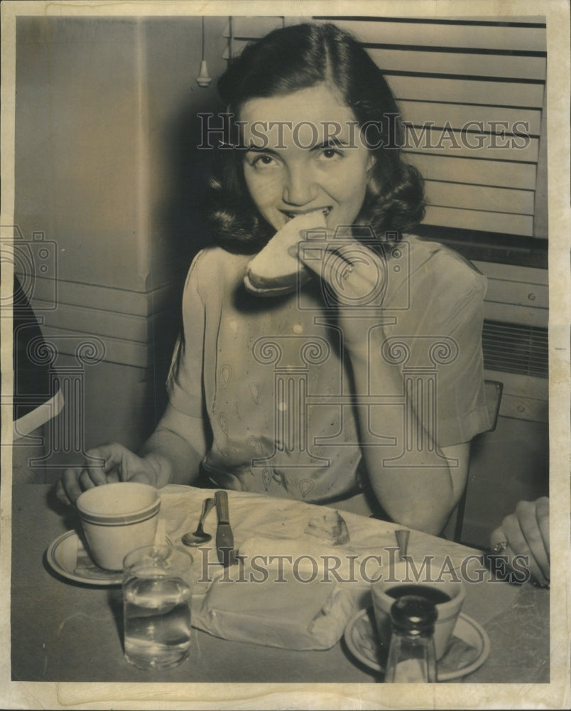 1953, Mildred Shawa American Film Actress - RRU69965 - Historic Images