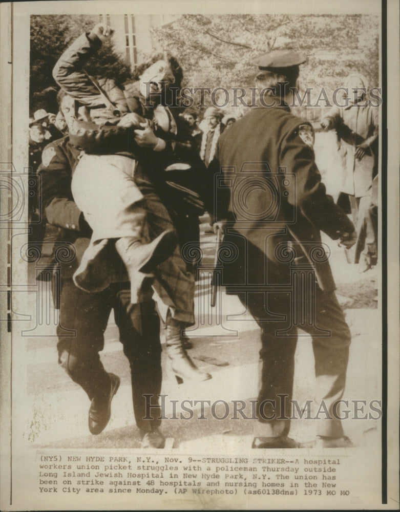 1973, Long Island Jewish Hosp Picket - RRU70049 - Historic Images