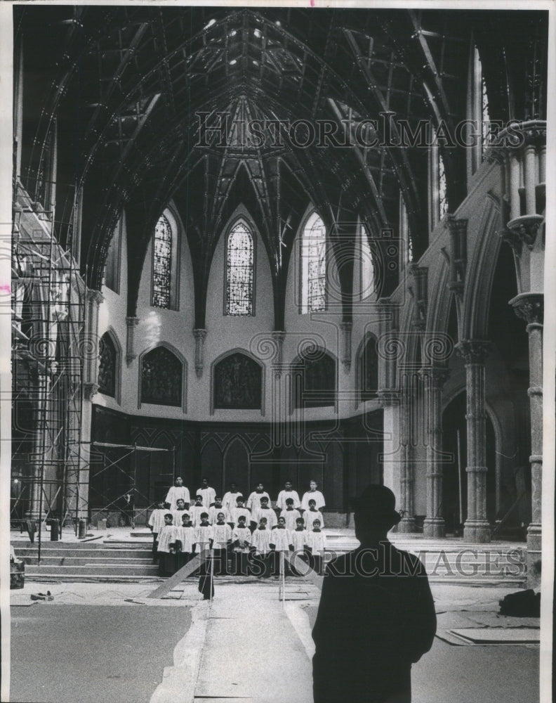 1969 Choirboy Holy Name Cathedral Christmas - Historic Images