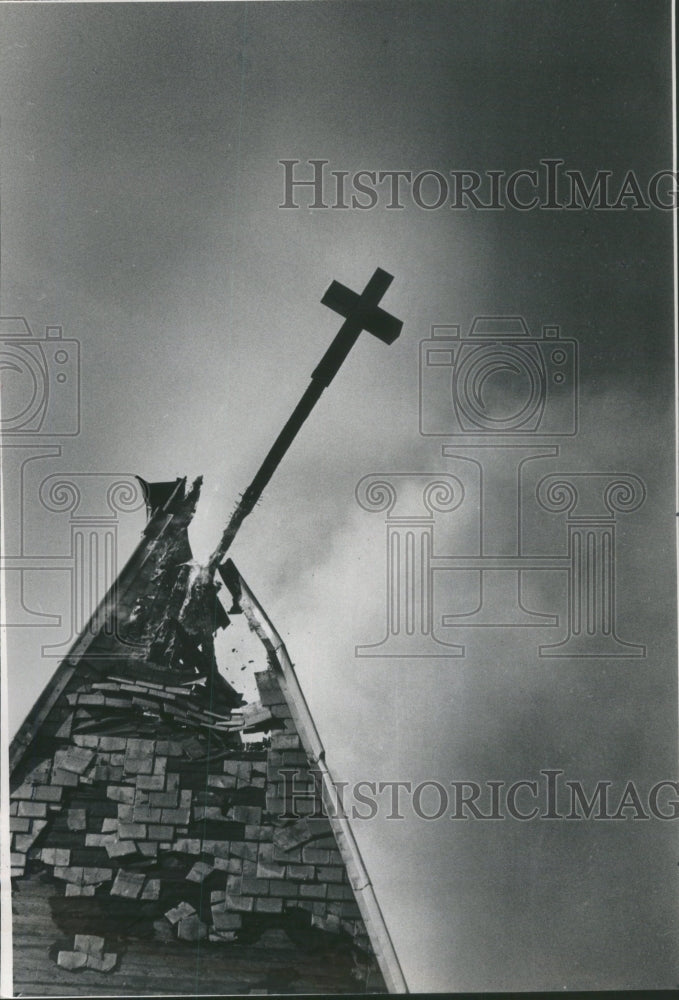 1986 Press Photo Cross Falls Fire Holy Angels Church - RRU70383 - Historic Images