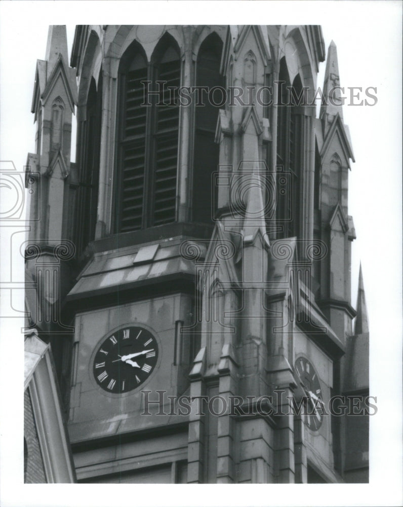 1991 Press Photo Clock Tower Holy Family Roman Catholic - RRU70473 - Historic Images