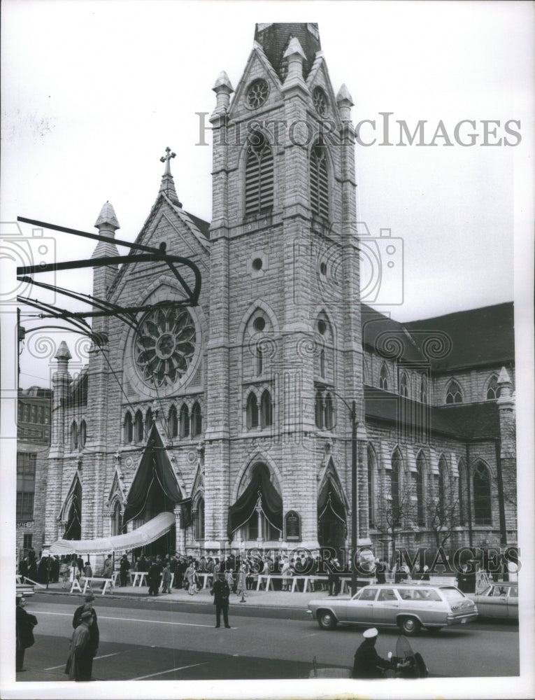 1965 Press Photo Albert Cardinal Meyer crowds Holy - RRU70501 - Historic Images