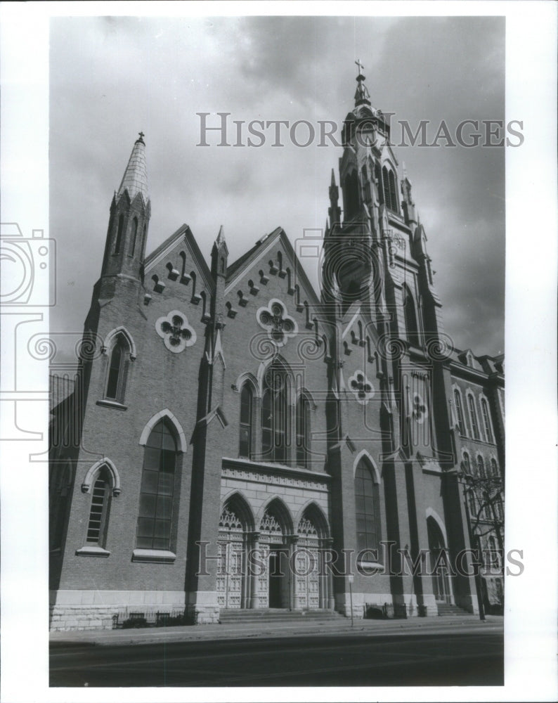 1994 Press Photo Holy Family Church Albert Naglak Jon - RRU70521 - Historic Images