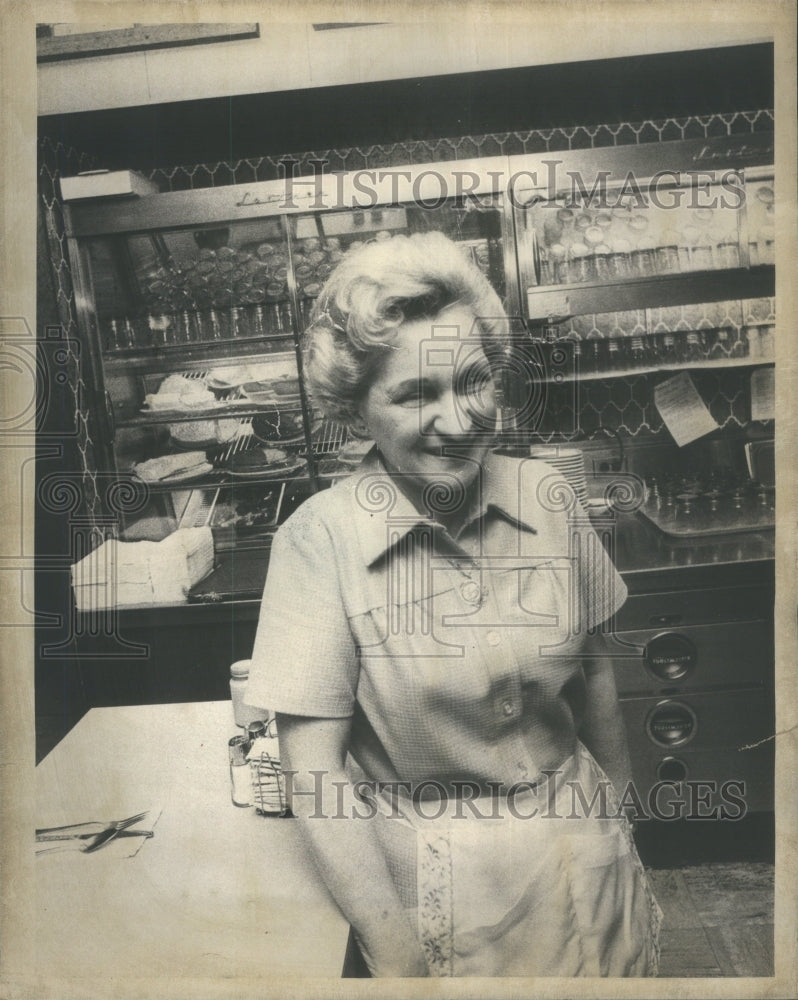 1975 Helen Niemotka Waitress Randolph - Historic Images