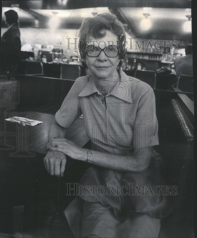 1975 Press Photo Lucy Giomo Waitress Of The Week Open - RRU70547 - Historic Images