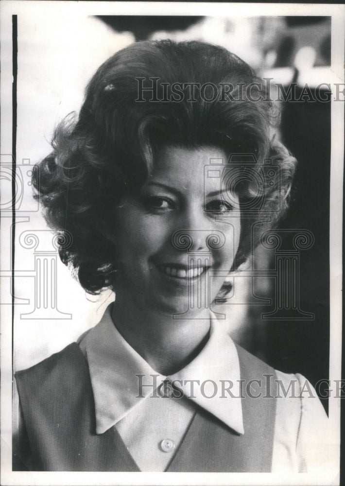 1975 Gladys Sherman Waitress Oak Tree Rest - Historic Images