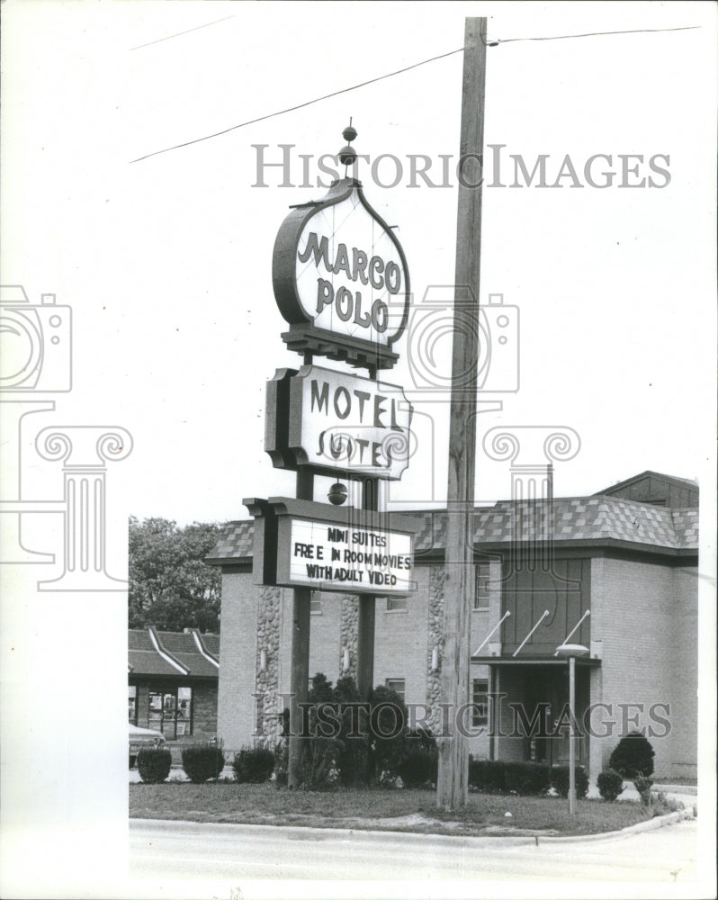 1982 Press Photo Sun Times Series Sex Sale Chicago Area - RRU70585 - Historic Images