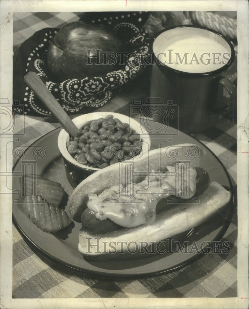 1968 Press Photo Anion Sprinkle potato chips hot dogs - Historic Images