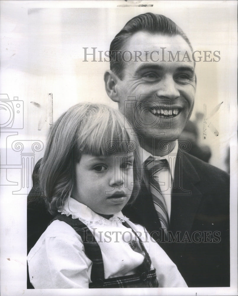 1963 Press Photo New Citizenship - RRU70839 - Historic Images