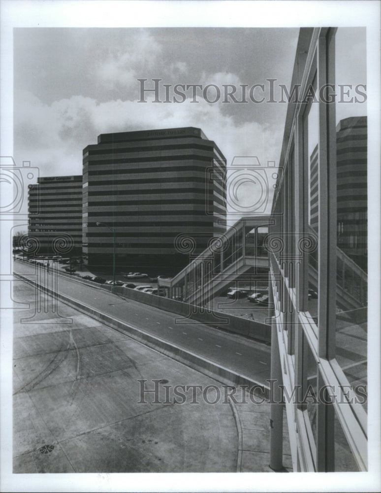 1984 Press Photo Stairway Cumberland Road OHare Plaza - RRU70849 - Historic Images