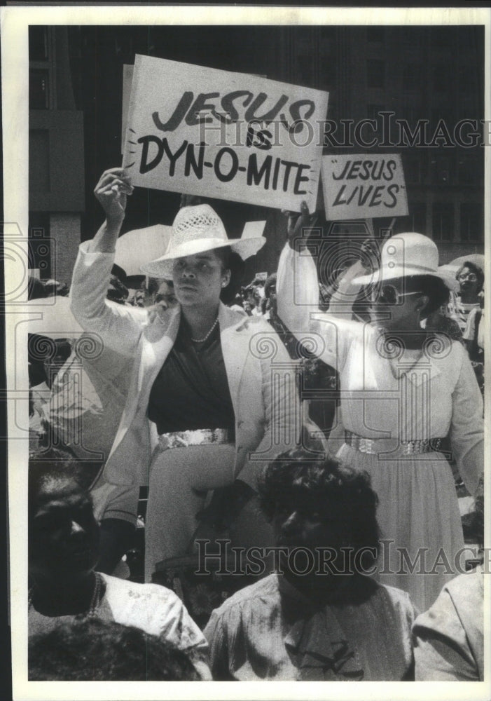 1981 Daley Center Plaza Church Christ sign - Historic Images