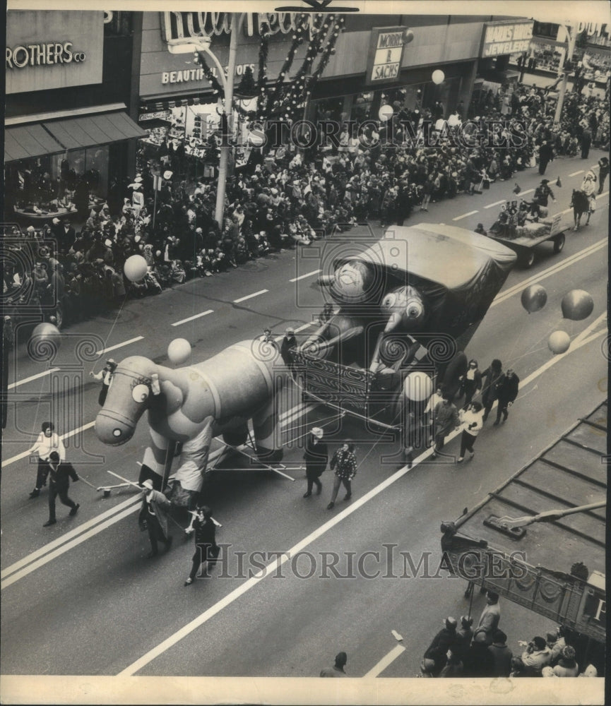 1963 Covered Wagon Float Christmas Parade  - Historic Images