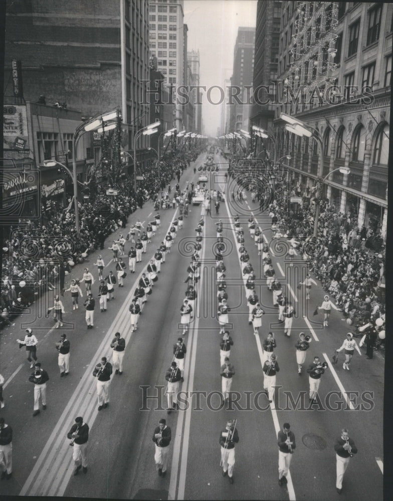 1961 Press Photo Parade Stretches Van Buren Band Men - Historic Images