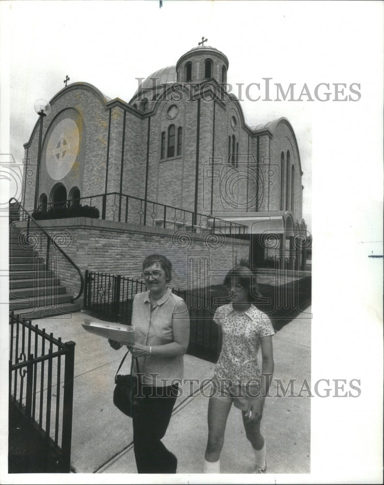 1977 Volodymyr Olha Ukrainian Church Oakley - Historic Images