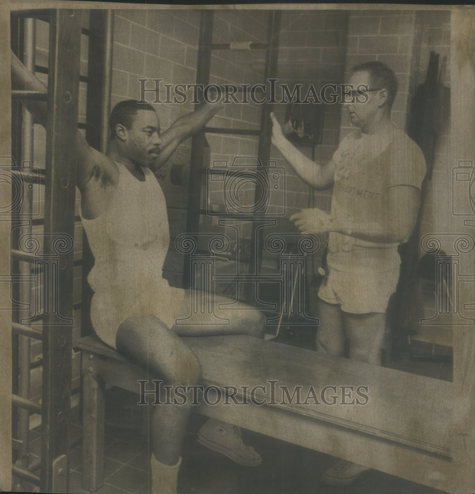 1966 Trainer Robert put power Saluki athlet-Historic Images