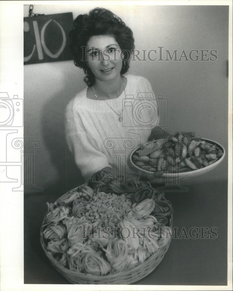 1985 Pasta Patricia Galli Shape Size Cookie  - Historic Images