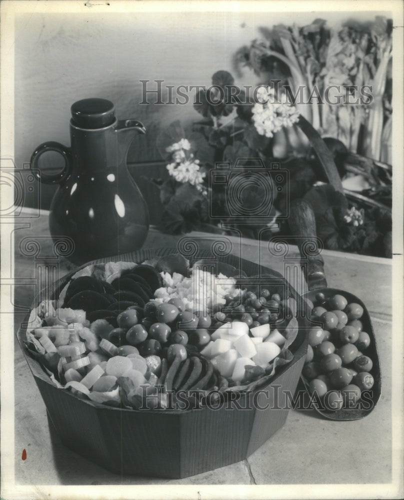 1968 Press Photo Italian Meal Vegetable Salad Fruits - RRU71337 - Historic Images