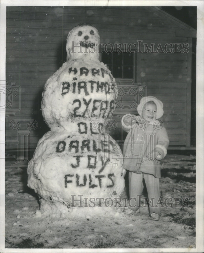 1956 Press Photo Darlene Fultz snow man made father art - RRU71843 - Historic Images